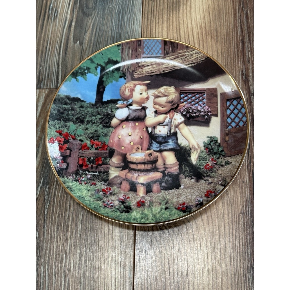 1992 M.I. HUMMEL PLATE CLTN. LITTLE COMPANIONS "SQUEAKY CLEAN" BY DANBURY MINT